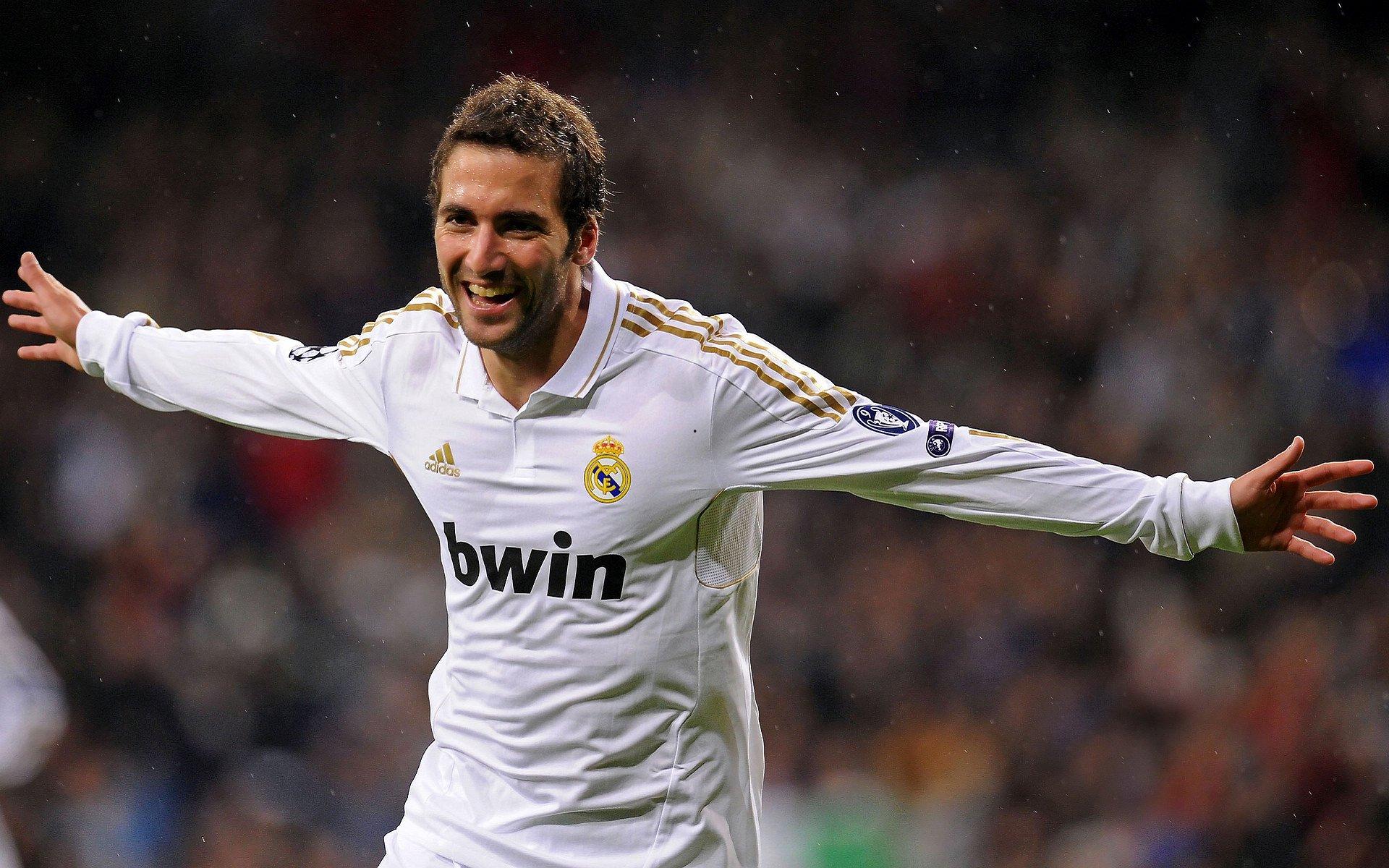 德转公布年度足坛收入榜，C罗梅西领跑全球，姆巴佩登顶欧洲之巅